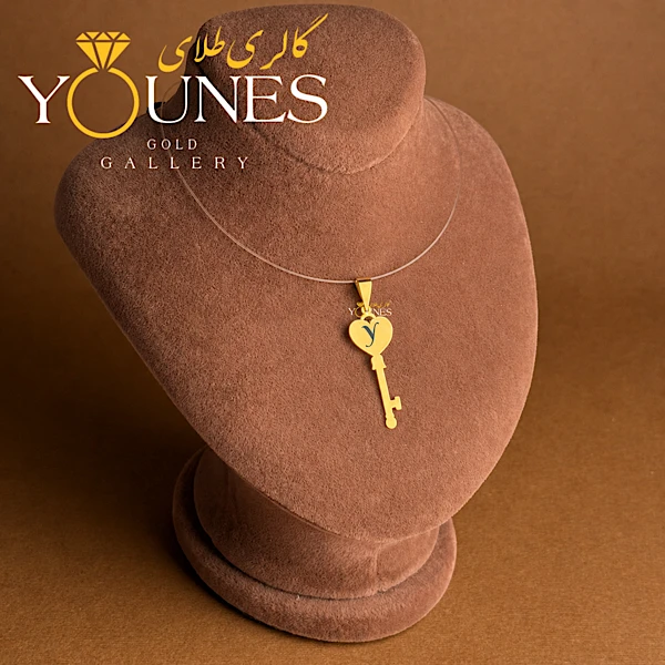 آویز طلا حکاکی کلید عشق حرف y